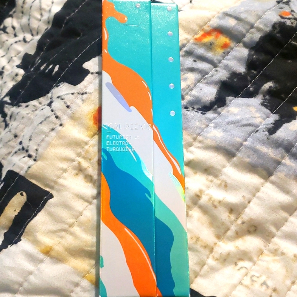 Koleidos Futurism V: Electro-Turquoise